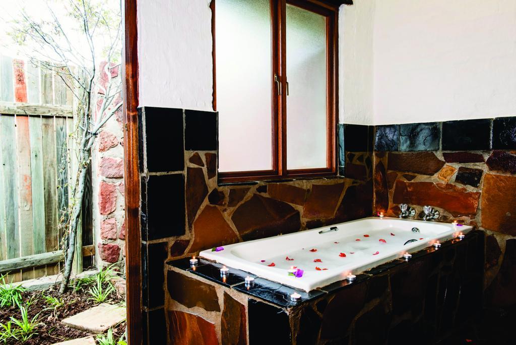 Kedar Heritage Lodge, Conference Centre & Spa Phokeng Екстериор снимка